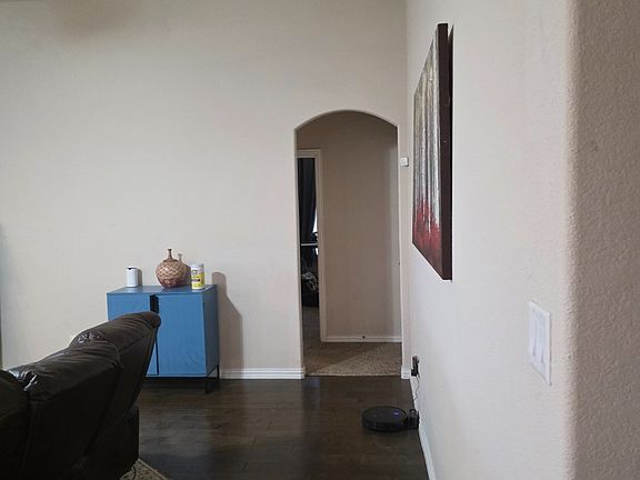 5th image of 904 Royse Ridge Rd