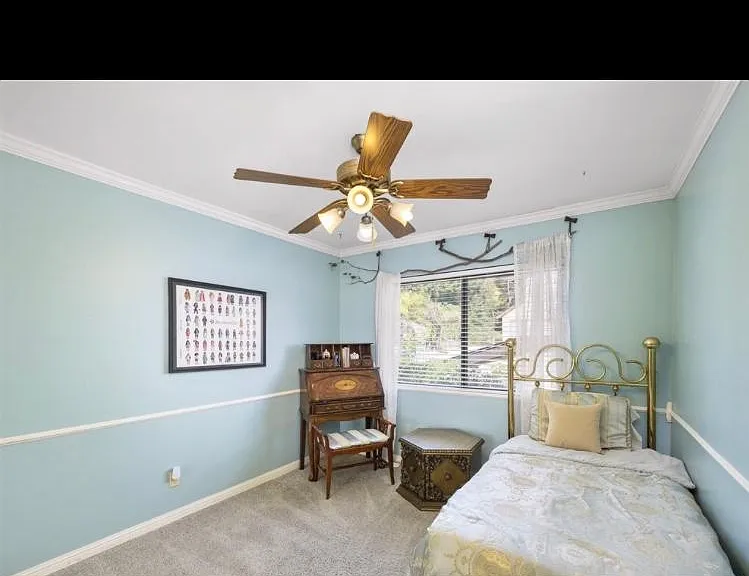 10894 Charing Cross Rd — Photo 11