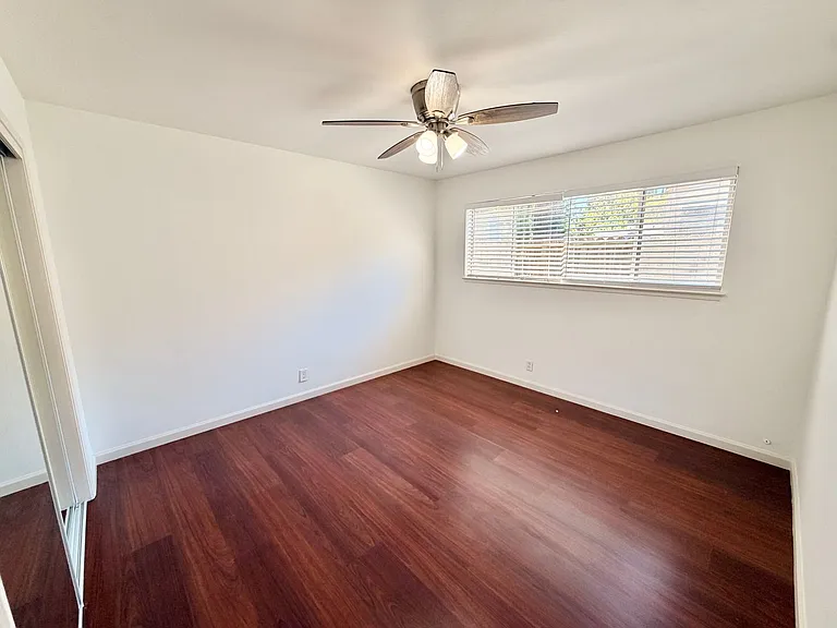 551 Mariposa Avenue — Photo 8
