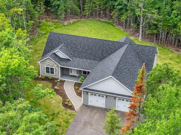 18 Crestwood Drive, Orrington, ME 04474