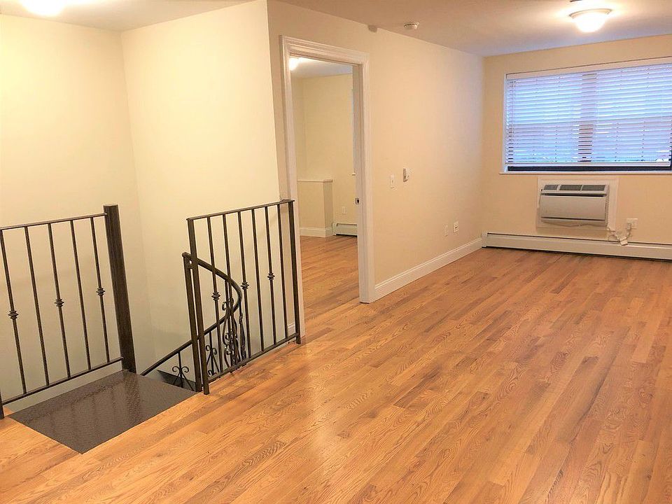 1st image of 2829 35th St #1F