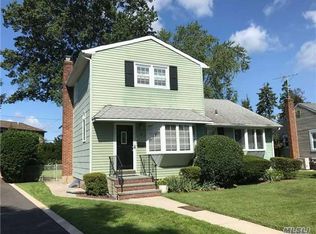 18 High St, Syosset, NY 11791