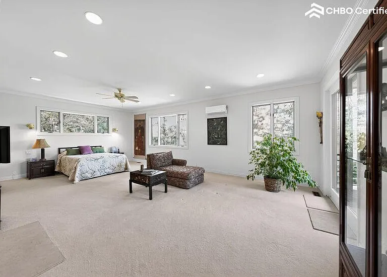 Sitting area in master bedroom