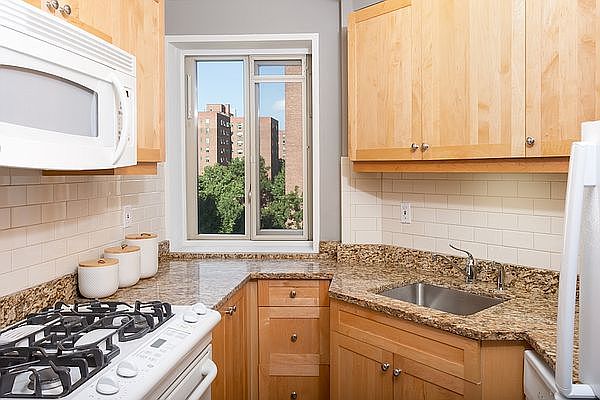 1st image of 8 Stuyvesant Oval APT 4G