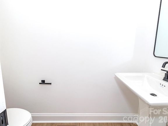 5th image of 2501 Elon St