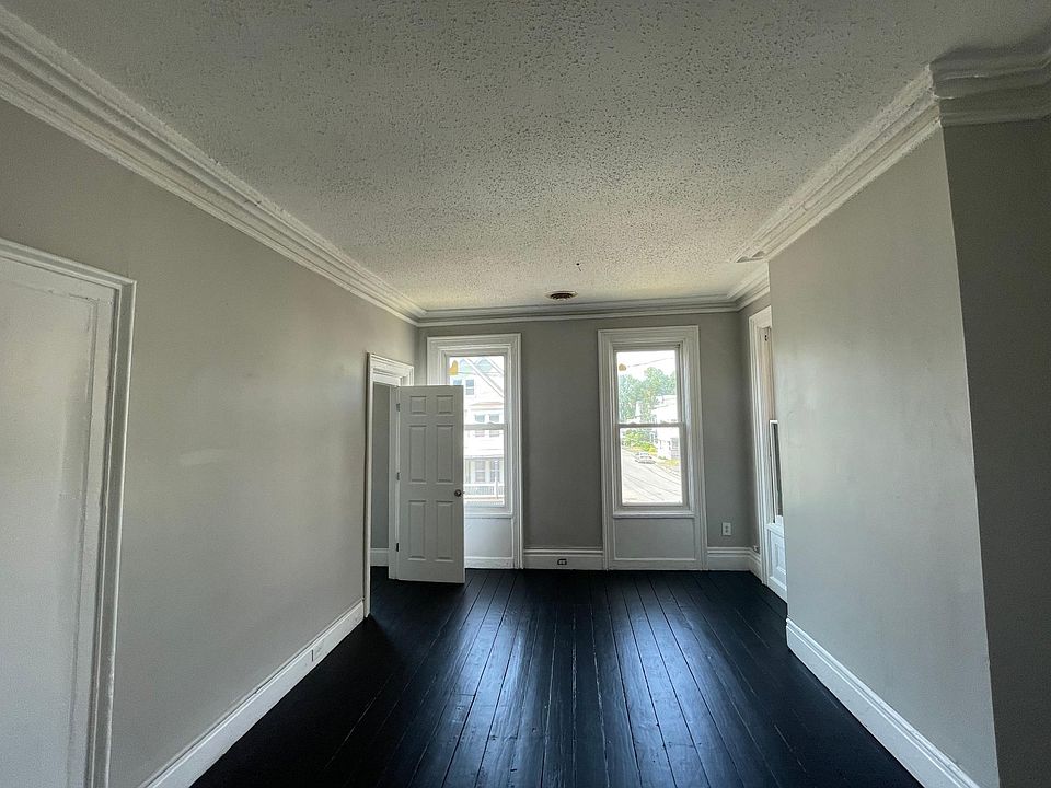 1st image of 40 Glen Ave #2