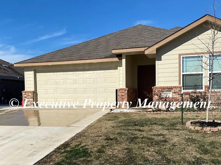 1781 Dryden Ave — Photo 2