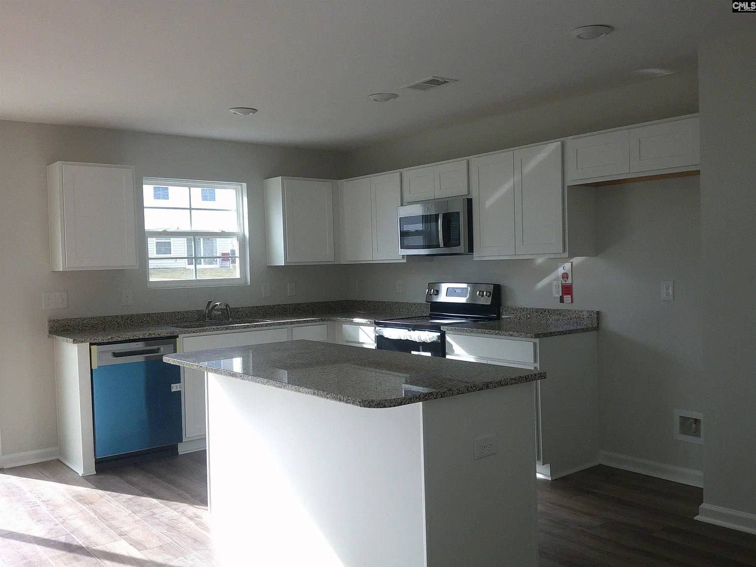 3 bed, 2223 sqft, $2,350 — Photo 3