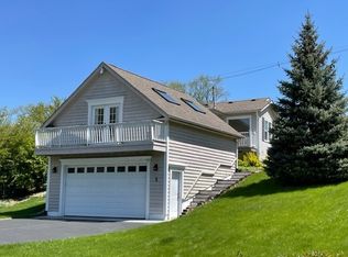 1 Silver Lake Trl, Oakwood Hills, IL 60013