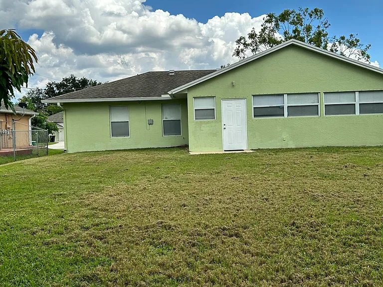 367 SW Donna Ter — Photo 20