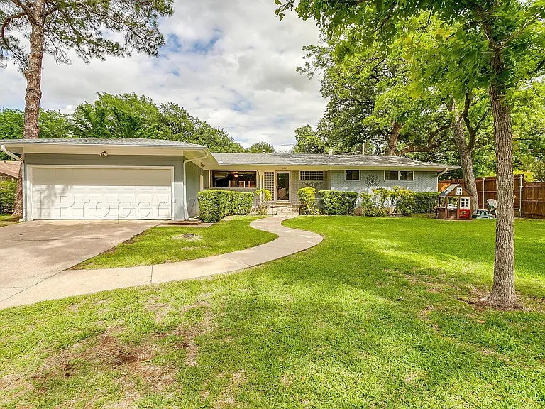 1813 Thomas Pl — Photo 36