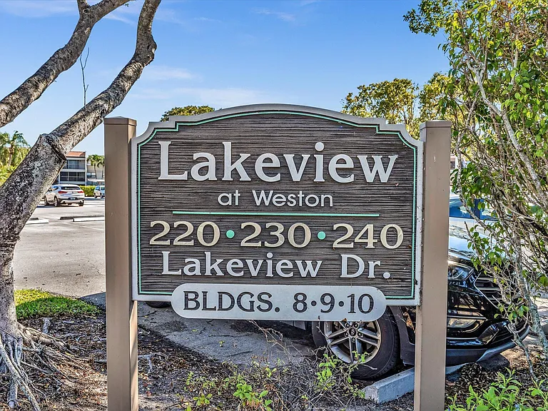 220 Lakeview Dr #210 — Photo 48
