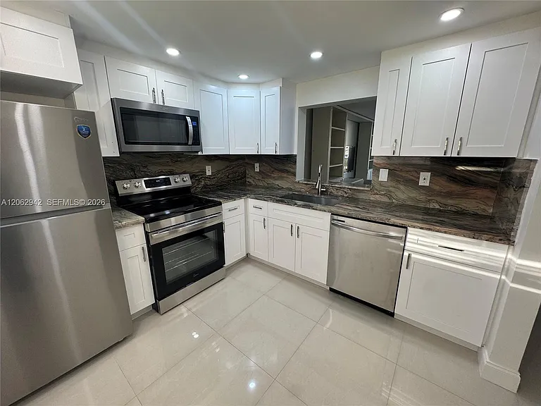 4000 NE 170th St #606 — Photo 22