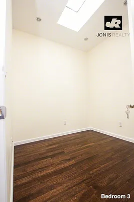 Rented by Jonis Realty | media 12