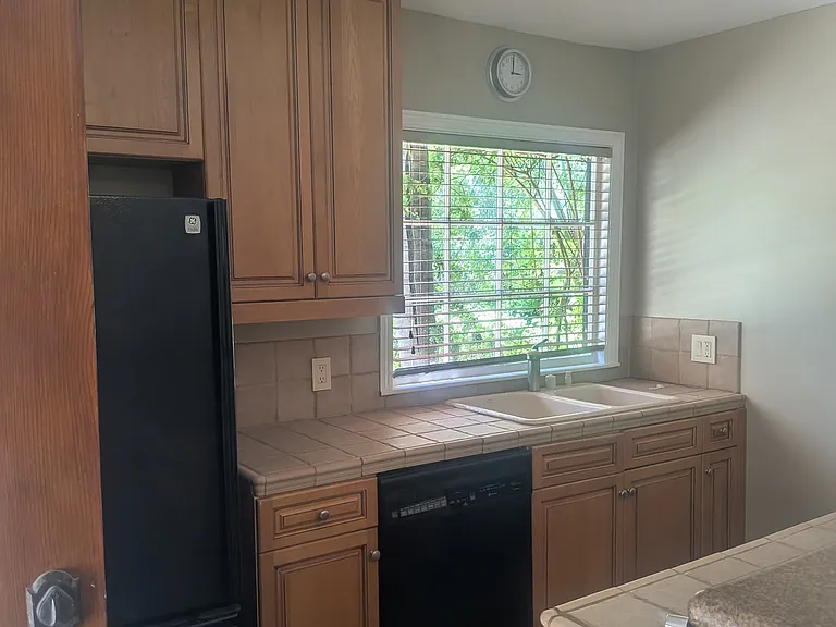 5648 Calzada Del Bosque — Photo 8