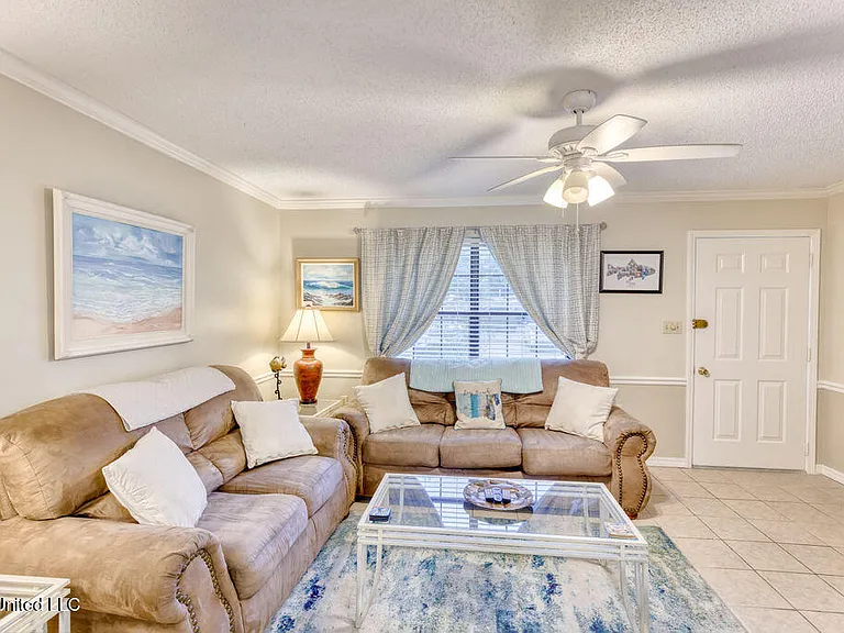 101 Pittman Dr — Photo 3