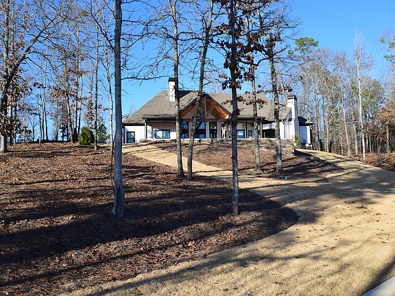 2nd image of 909 Holiday Dr