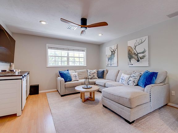 3rd image of 29160 Primrose Ln