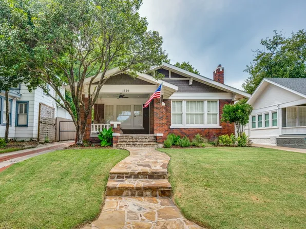 1320 Virginia Pl, Fort Worth, TX 76107