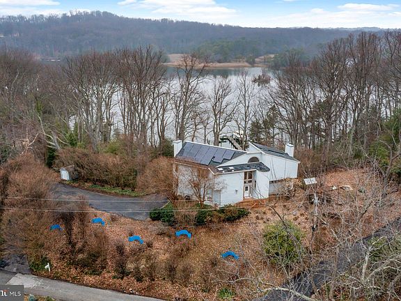3rd image of 422 Ginn Ln