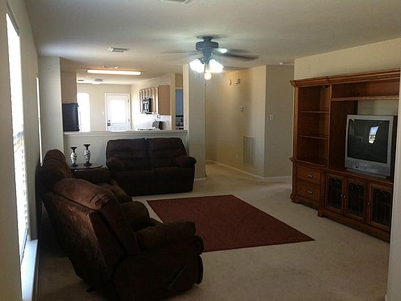 3rd image of 7818 Sisterdale Dr