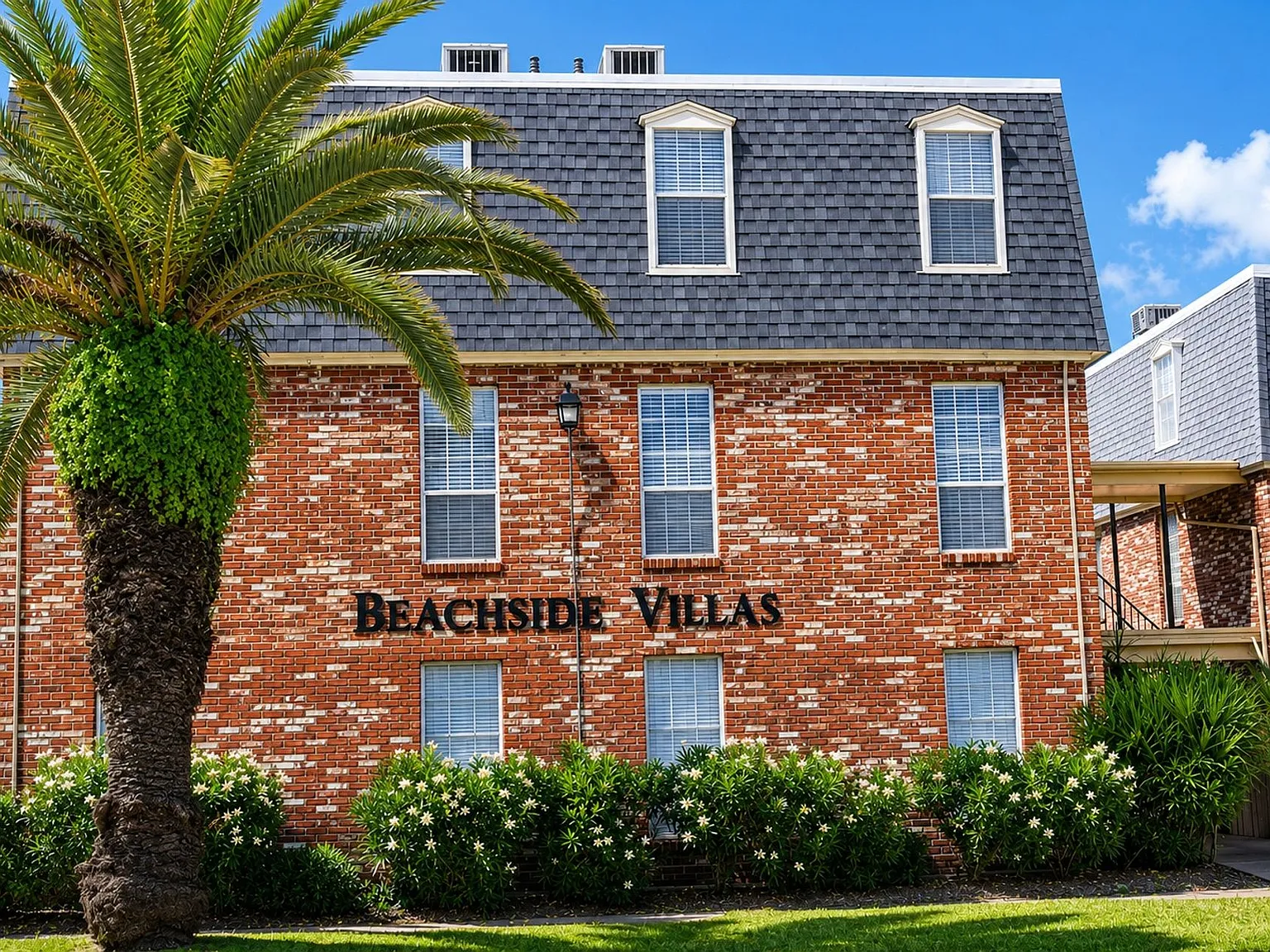 Walk to UTMB & Beach 1BR with Water, Hot Water & Trash Included — Photo 1