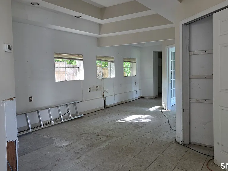 782 Center St — Photo 33