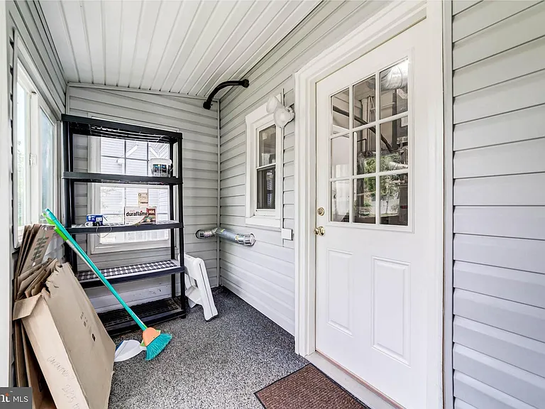 2425 Fort Dr — Photo 20