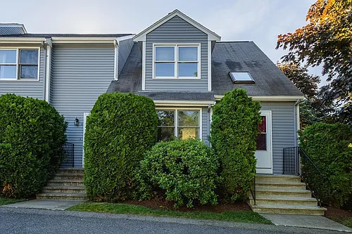 12 Pinecrest Vlg Photo 1