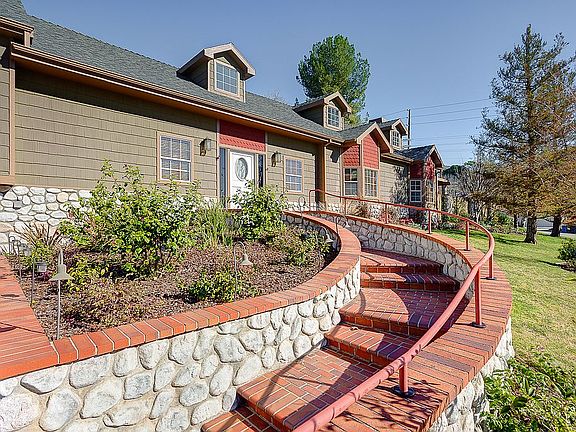 4th image of 1013 Lavender Ln