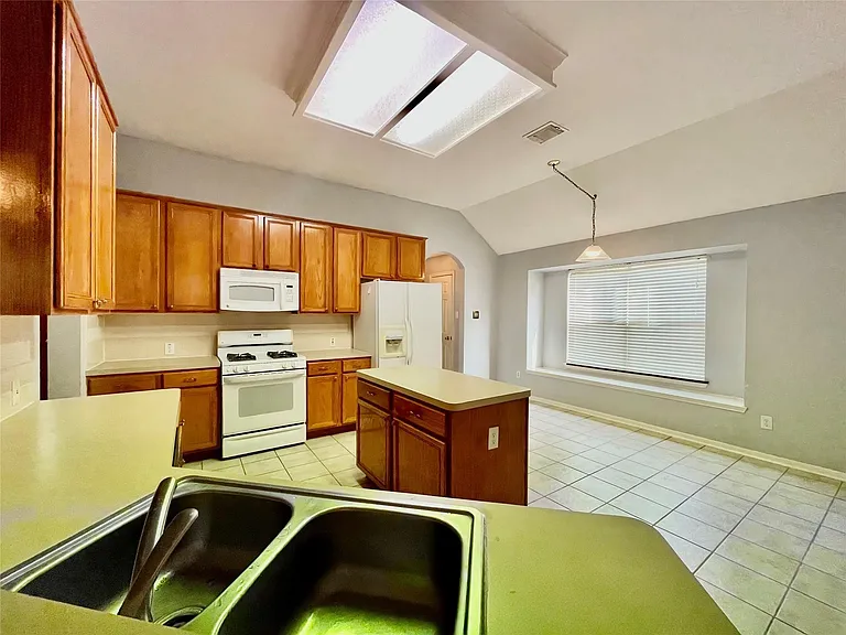 1146 Jasons Bend Dr — Photo 6