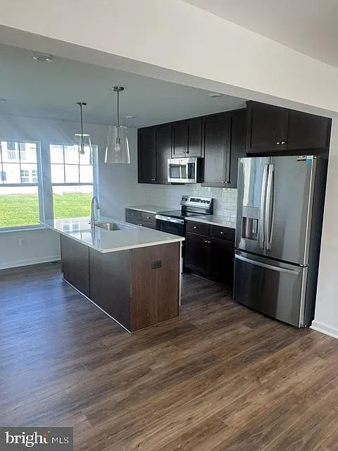 3 bed, 3.5 bath, 1650 sqft, $2,200 — Photo 3