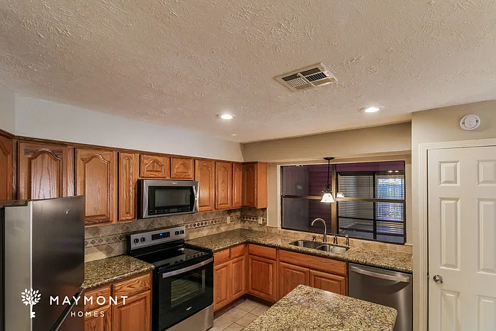 3 bed, 2.0 bath, 1692 sqft, $2,125 — Photo 3