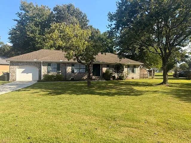 3 bed, 2.0 bath, 1464 sqft, $2,400 — Photo 2