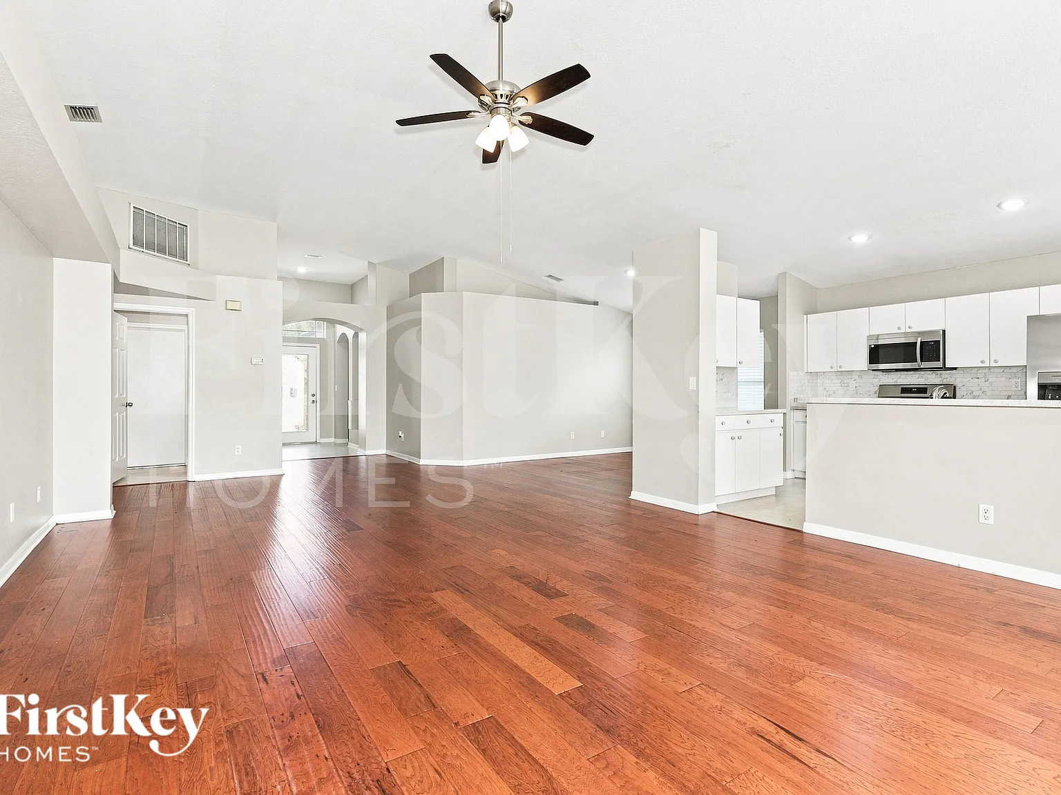 3 bed, 2.0 bath, 2090 sqft, $2,205 — Photo 3