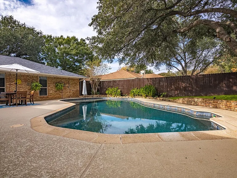 2020 Normandy Dr — Photo 26