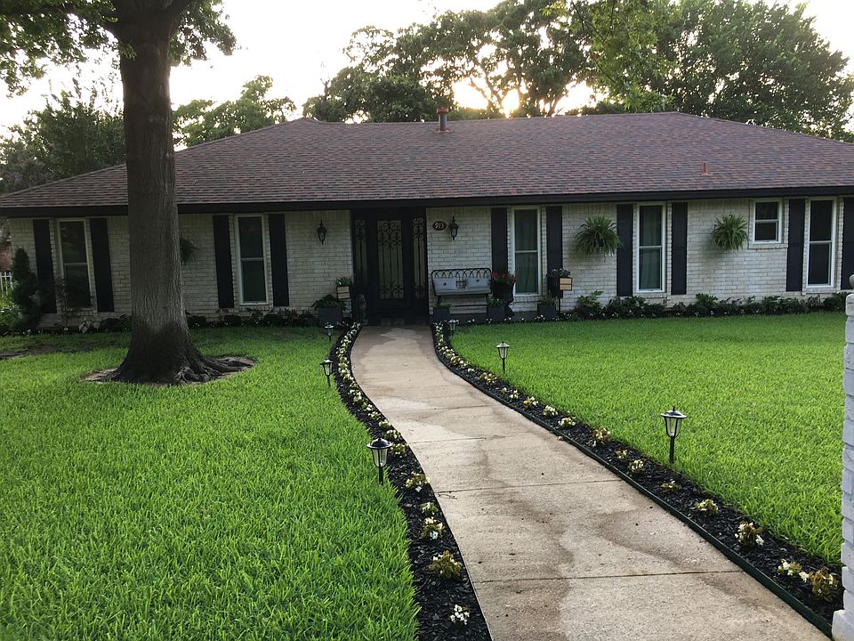 1st image of 913 Overhill Dr