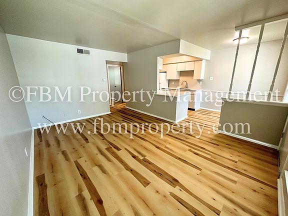 4th image of 518 N Rogers St #201