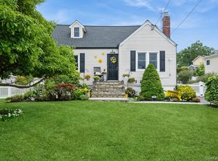 214 Chelsea Ave, West Babylon, NY 11704