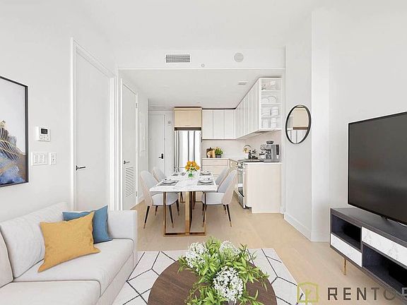 2nd image of 554 W 46th St #307