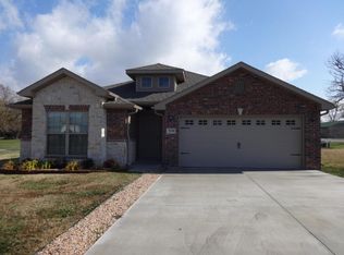 2320 Rebekah St, Carthage, MO 64836