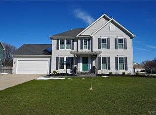 45 Falconcrest Ln, Orchard Park, NY 14127