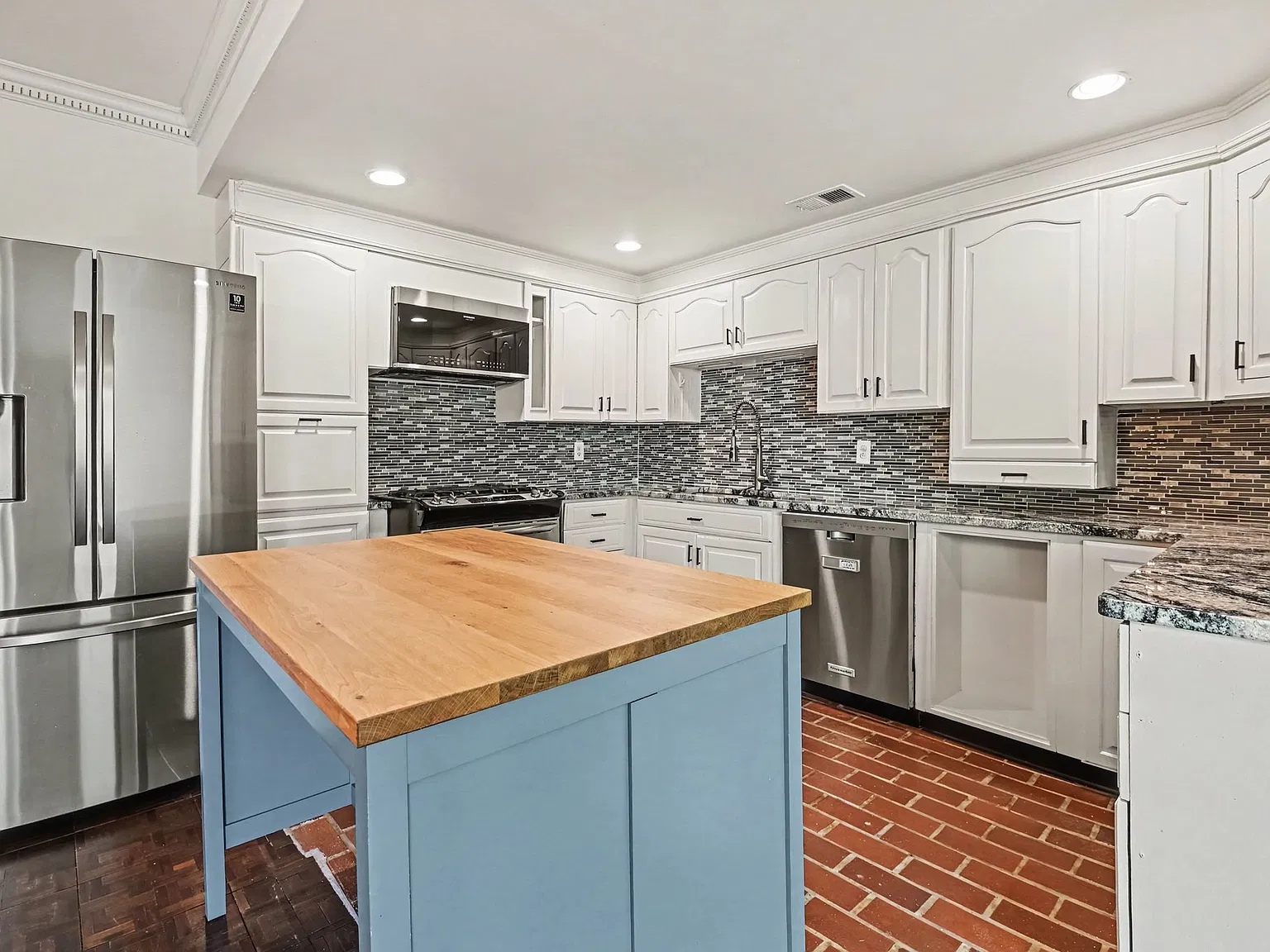 2632 Peachtree Rd NW — Photo 3