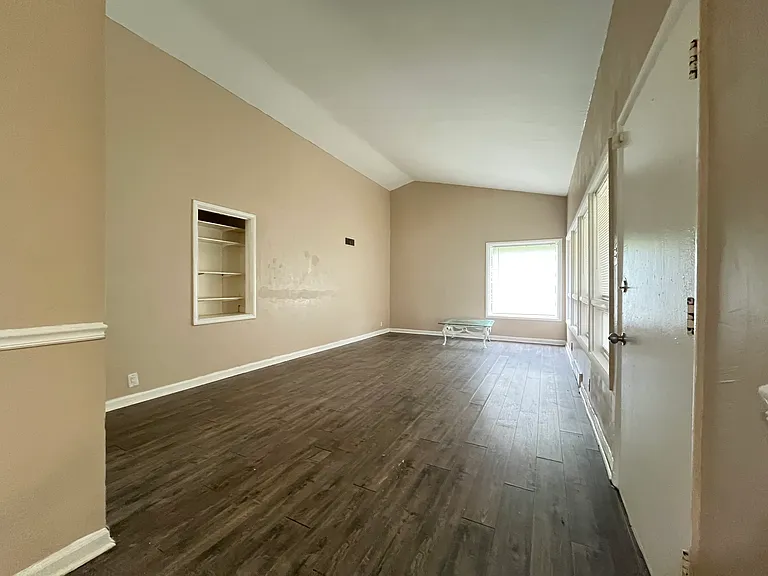 1137 Glenside Ln — Photo 4