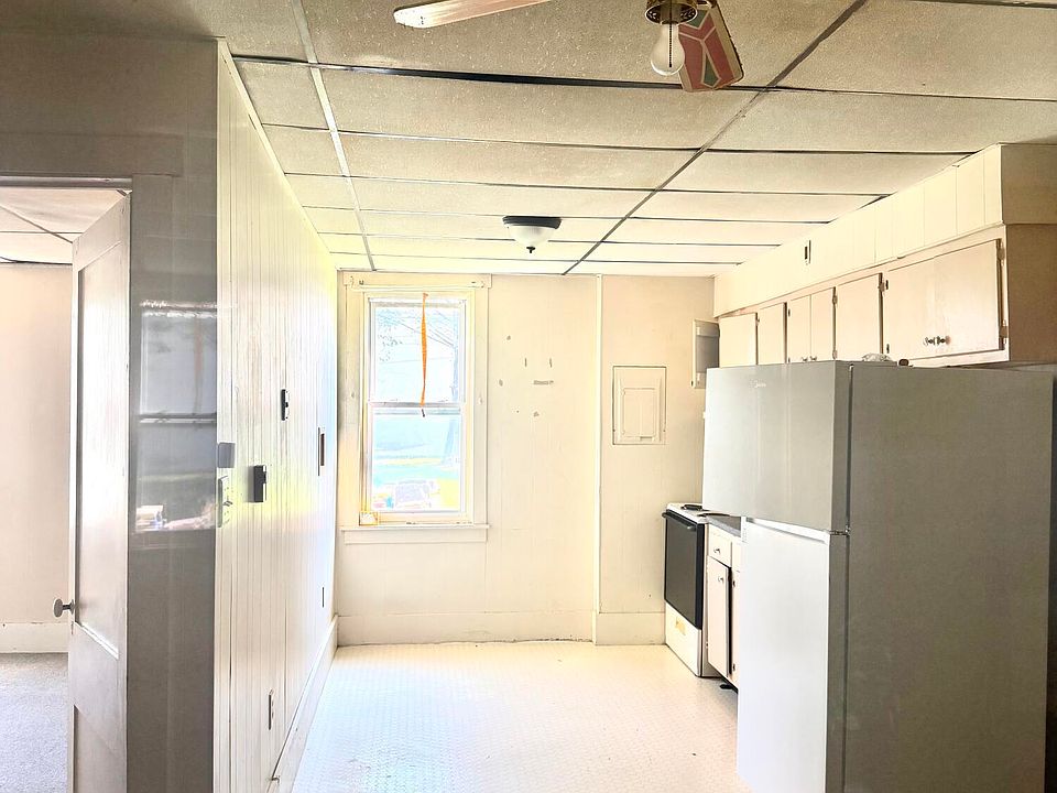 2nd image of 221 W Market St APT 3