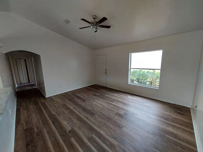 3 bed, 2.0 bath, 1188 sqft, $1,395 — Photo 3
