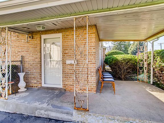 3rd image of 10417 Nevada Ave