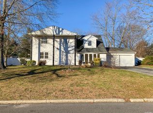 5 Duck Hill Rd, Coram, NY 11727