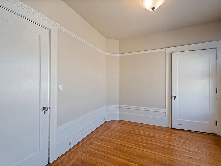1029 Oak Street — Photo 6