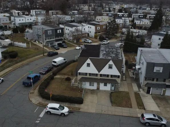 2825 Chase Rd, Philadelphia, PA 19152
